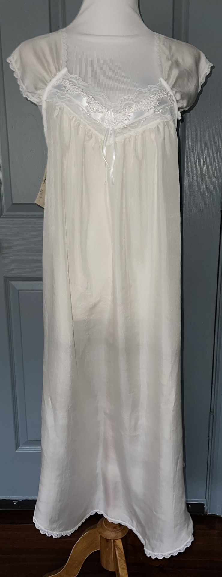 Miss Elaine Silk Essence Vintage 100% Silk Lace Trim Ivory Long Nightgown. Made In USA.