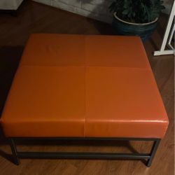 Accent chair/Ottoman 