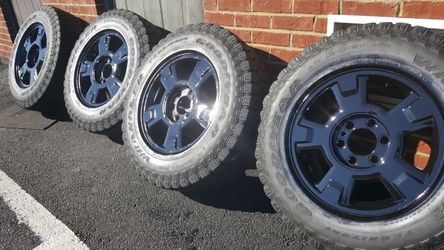 4 rines 17 con llantas seminuevas goodyear para Chevrolet GMC