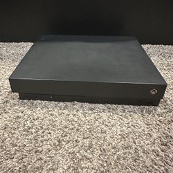 Xbox One X And 2 Controls