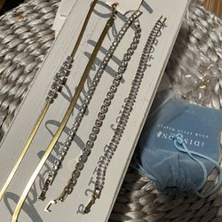 Beautiful Necklace & Bracelet Set 🌸 