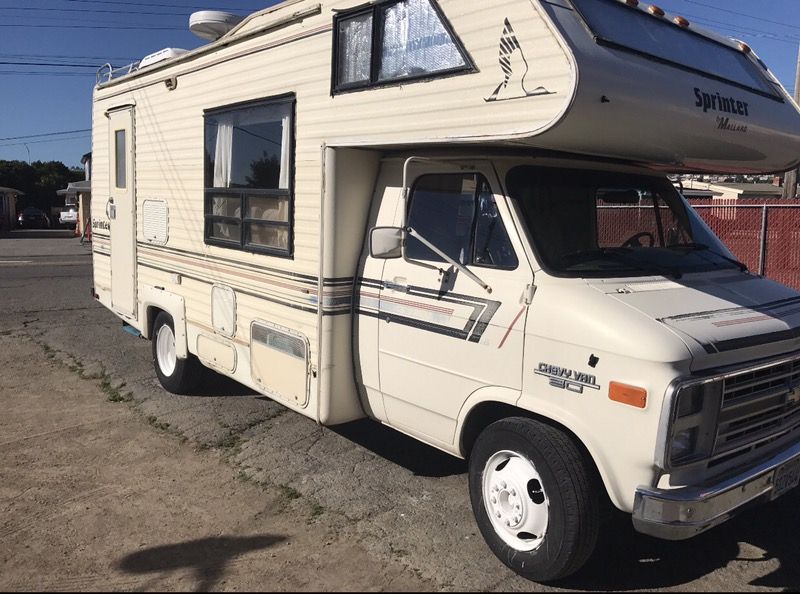 1987 Sprinter by mallard 20ft chevy mini Motorhome 89k miles Runs execellent Fully self contained sleeps 6 roof air generator