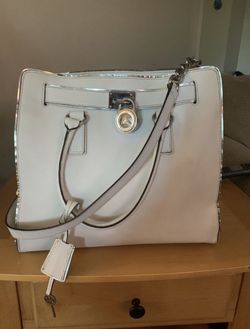 Michael Kors (MK)