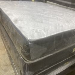 Full Set New In Plastic Free Delivery In Atlanta 