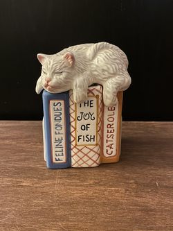 1997 "Catnap on Cookbooks" Slt and pepper shaker