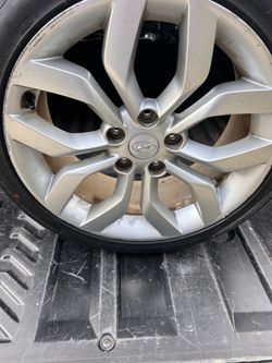 Veloster Hyundai Rim and Tire