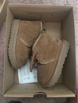 Toddler Uggs , Boys 6C