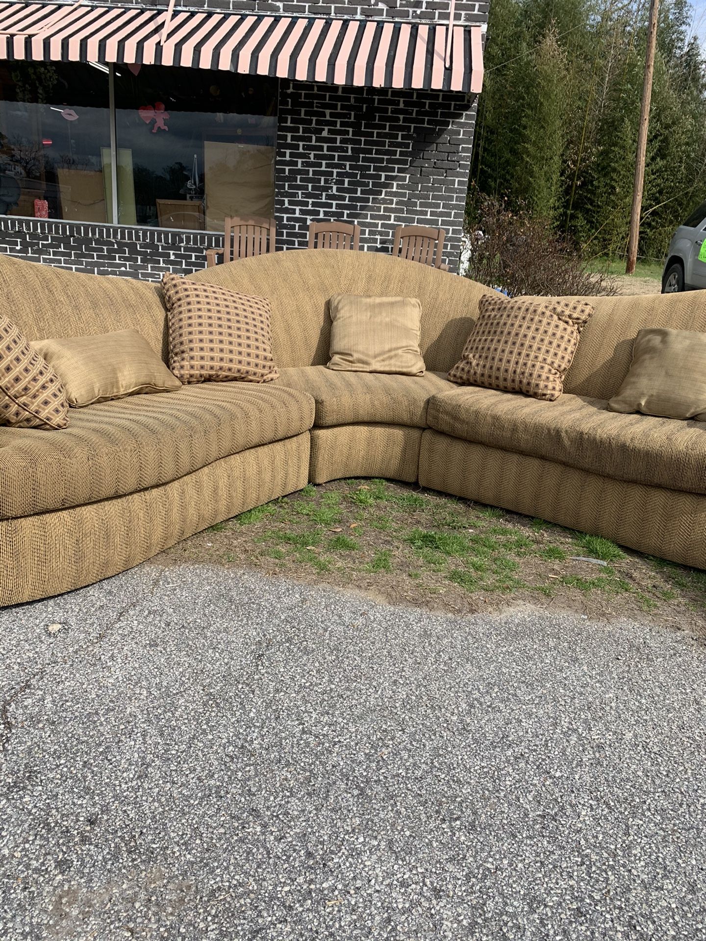 SECTIONAL 