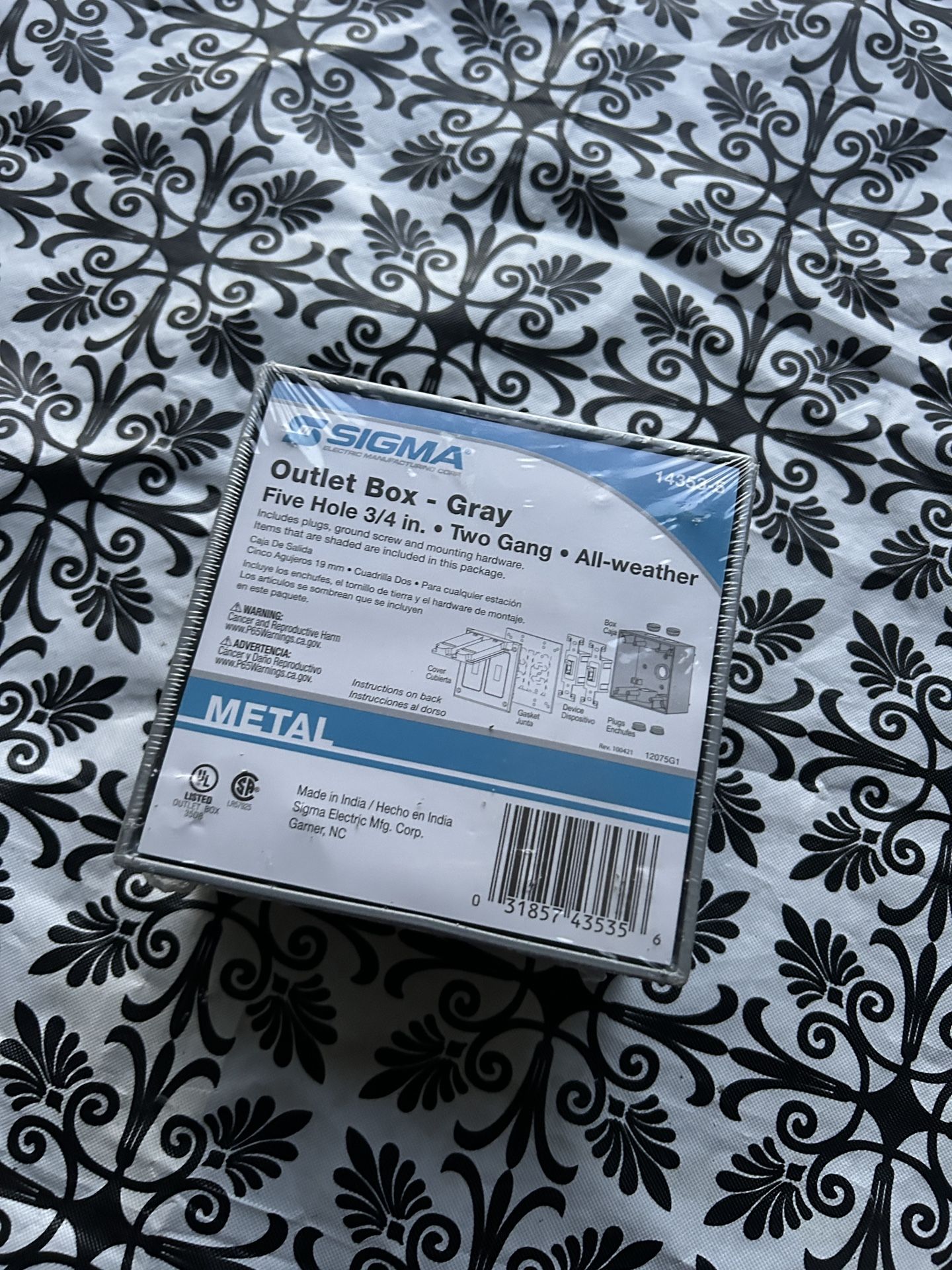 Outlet Box Gray Five Hole 3/4 in