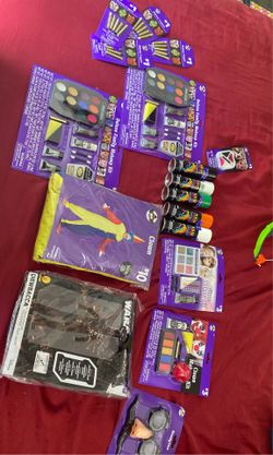 COSTUME AND FACE PAINT BULK