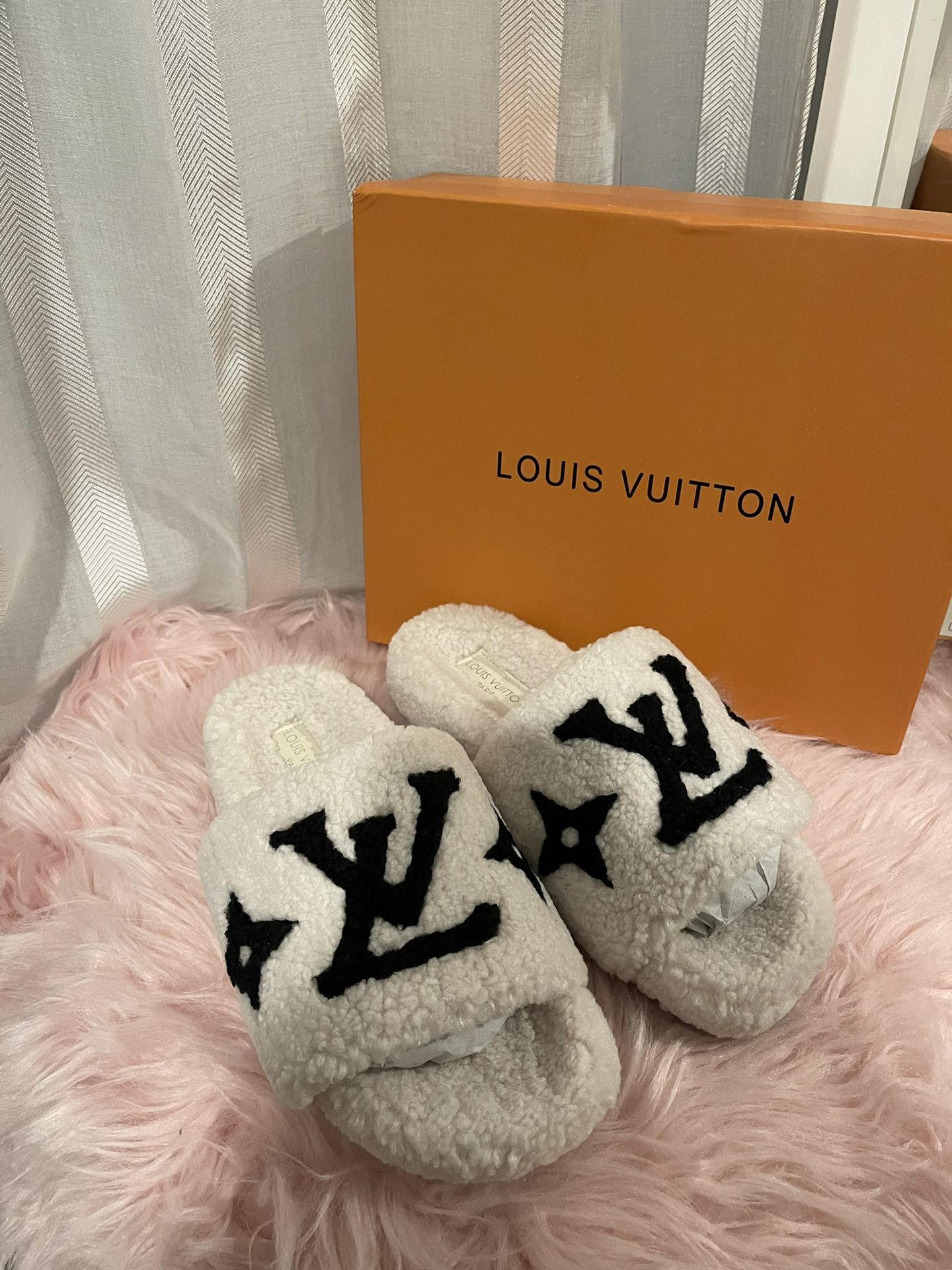 lv white slippers