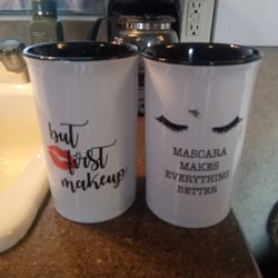 Cute Make Up Brush Holders