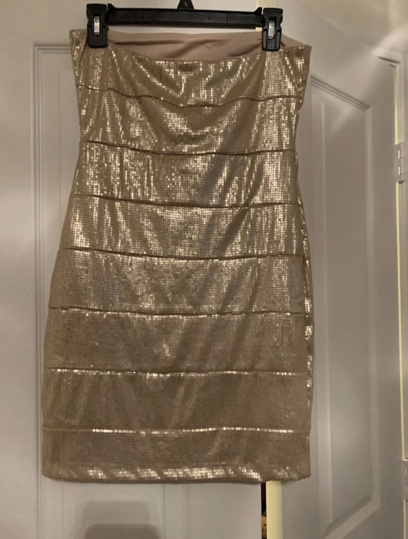 LIKE NEW BEAUTIFUL GOLD SEQUIN DRESS