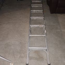 Small aluminum extension ladder