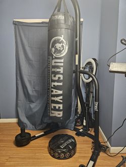 Boxing stand w 100lb Boxing bag And 50lb sand Bag