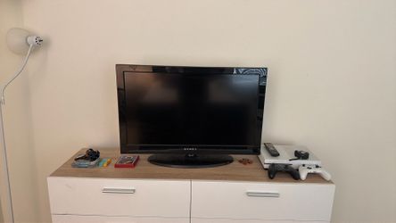 27 inch Dynex TV