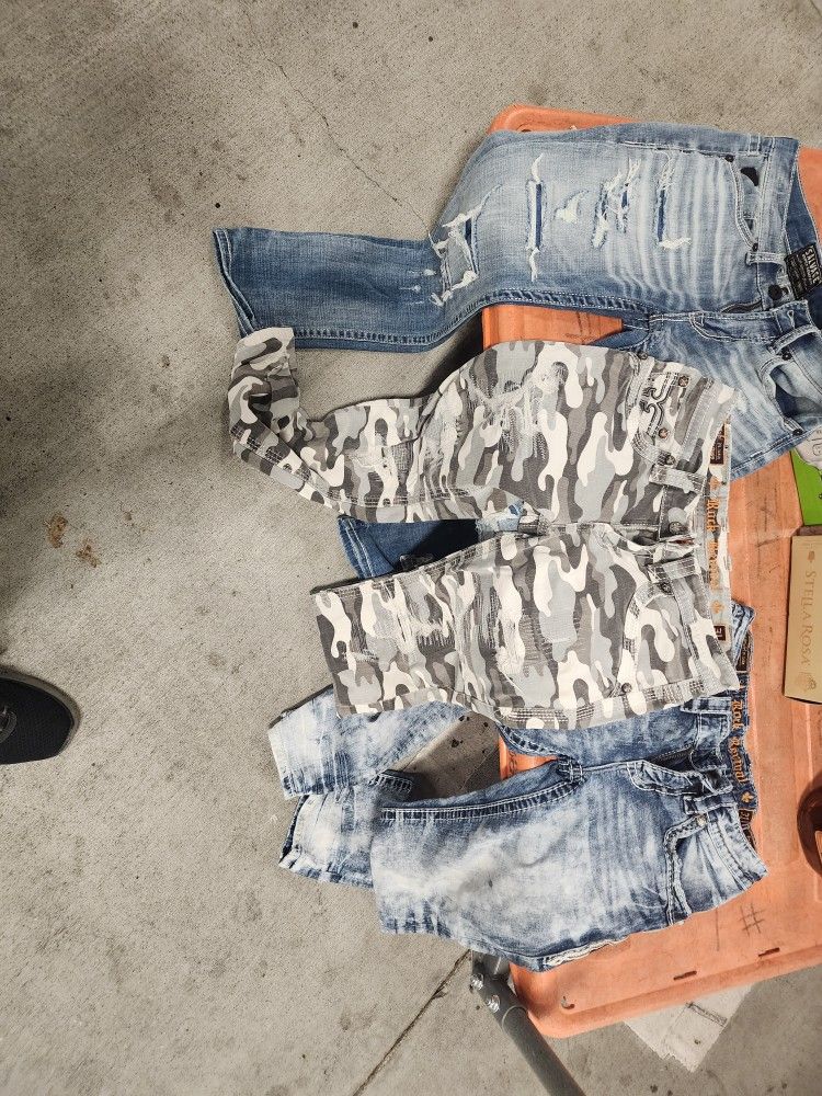 3 Rock REVIVAL 31 WAIST JEANS