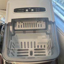 Frigidaire Ice Machine