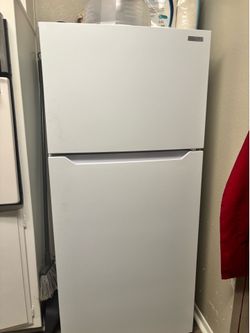 White refrigerator MUST GO!! OBO!! Pick up Sun City