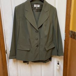 Women’s Skirt Suit