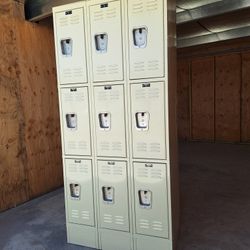 Locker's Hallowell 6 Locker's Cabinet