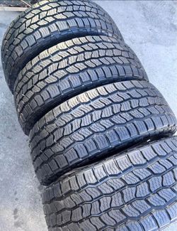 295/70/18 cooper Vendo un set de llantas  con 80% Vida en excelente condiciones de Vida las 4 🫡🤑
 Selling a set of 4 tires with 80% tread life remai