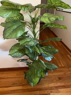 55” Artificial potted plant