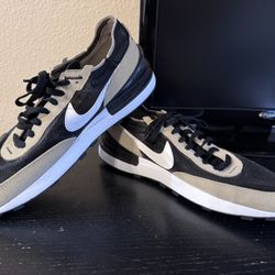 Nike Daybreak-Type Men’s Sneakers – Size 12 (US) – Excellent Condition