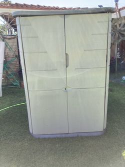 Storage rubermmaid dim 52”x30”x77”
