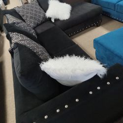 Beautiful Nice Nailhead Sectional!