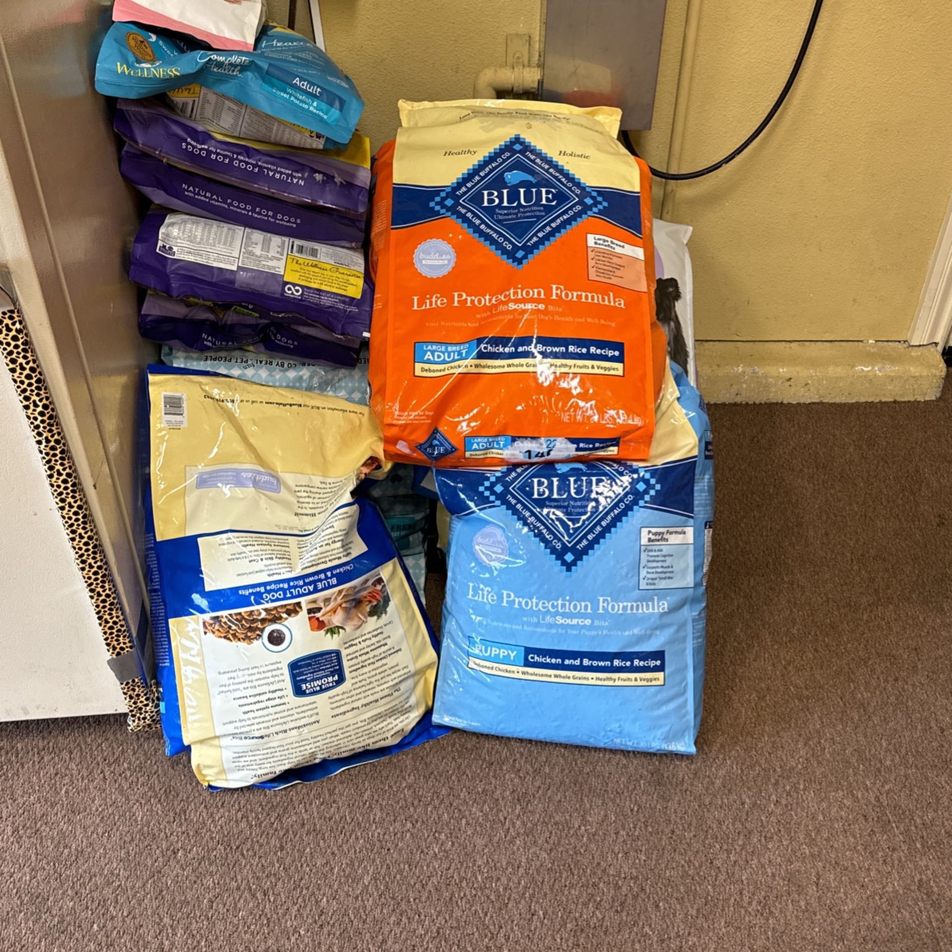 34 Pounds Of Dog π Food For $20 Per Bag Expired 1 Year Ago
