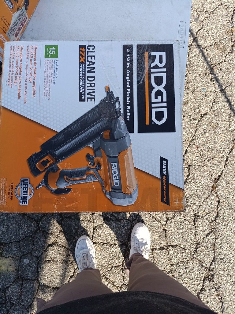 Ridgid Angled Finsh Nailer