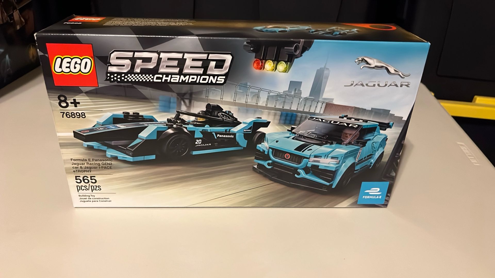 LEGO SPEED CHAMPIONS: Formula E Panasonic Jaguar Racing Gen2 Car & Jaguar I-Pace