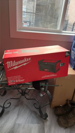 MILWAUKEE M18  Bluetooth speaker