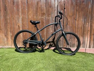 😎 🏝️ 🌴 🚲 🌊 Hyper Commute 7 speed Model. Mens 26 inch Beach Cruiser. Grey/Gray with Black accents.   Check out my other listings.  Get outside ped