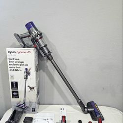 dyson v10 cyclone animal cordless vacuum (lot 39)