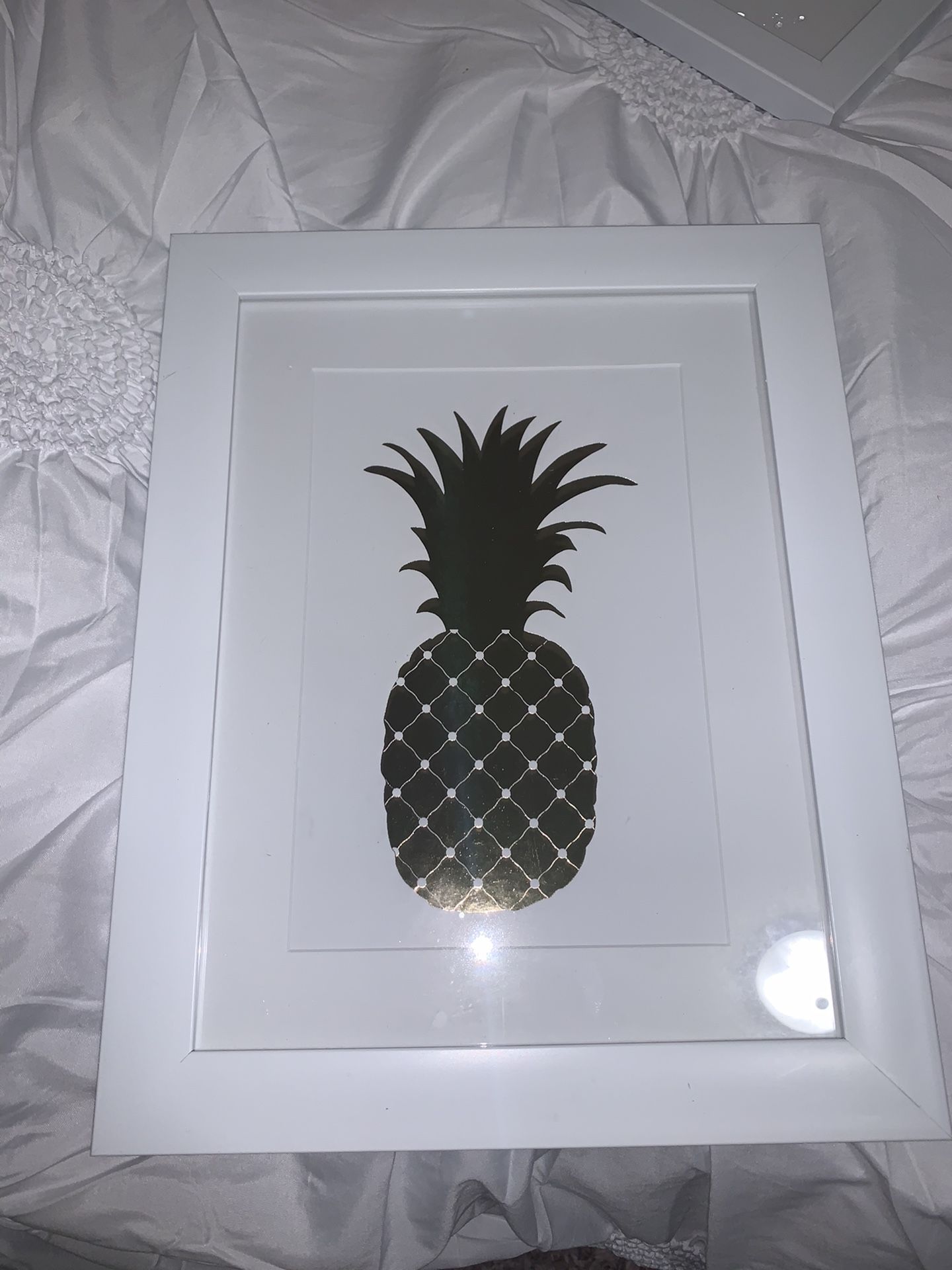 Gold pineapple wall decor