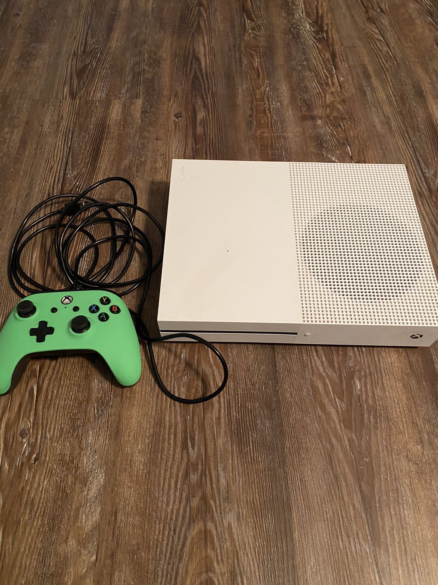 Xbox One S 500GB With Controller