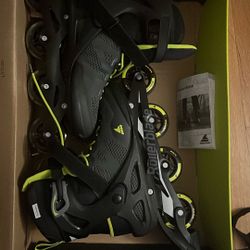 Rollerblades with protective pads