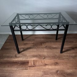 Dining Table (pick up only)