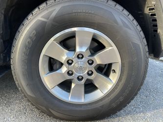 Toyota 4Runner/Tacoma SR5 Stock Alloy Wheels With Dunlop Tires