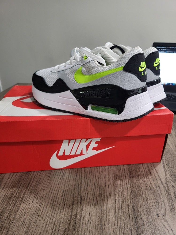 Nike Air Max Size 9.5 Men