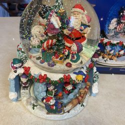 Kirkland Musical Snow Globe 