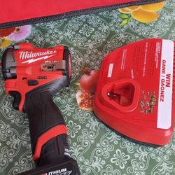 Milwaukee
M12 FUEL 12V Li-Ion Brushless Cordless Stubby 3/8 in. Impact Wrench Kit w/(1) 5.0 Ah High Output Battery