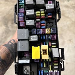 Caja De Fusible De Dodge Durango Inteligente Del 2011 Para Motor 5.7