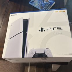 SEALED BOX BRAND NEW PS5 SLIM 1TB