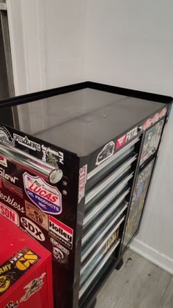 Tool cabinet