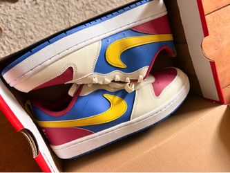 Nikes 7Y