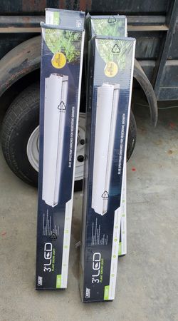 3ft LED Plant Grow Light. NEW