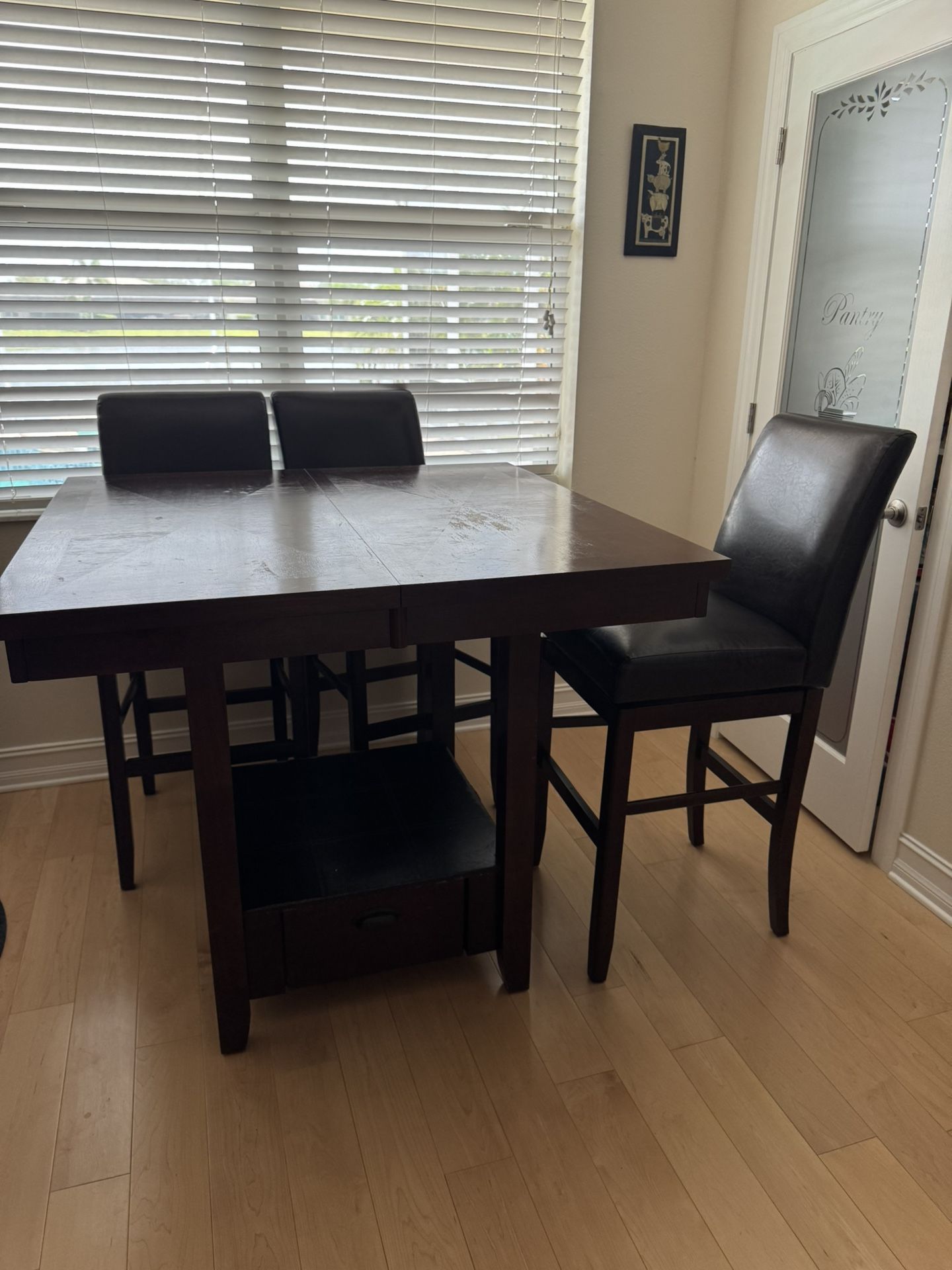Kitchen Table With 4 Chairs